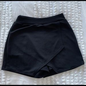 Black skort